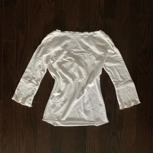 Contoured white top - Picture 2 of 3